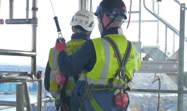 large scaffolding contractor